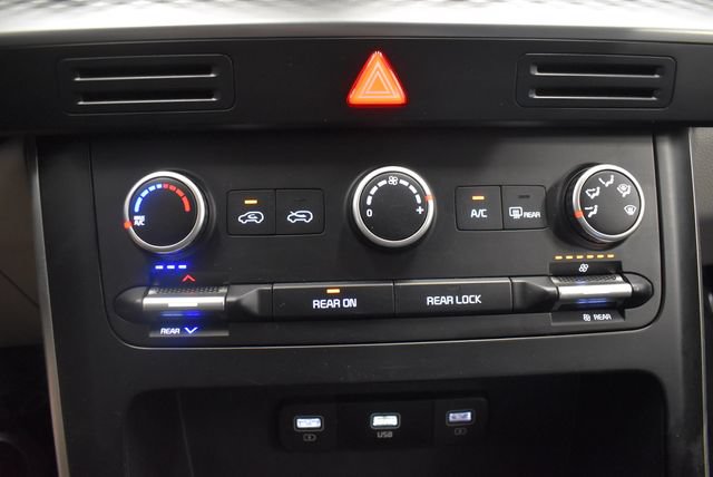 Used 2024 Kia Carnival LX FWD image 23