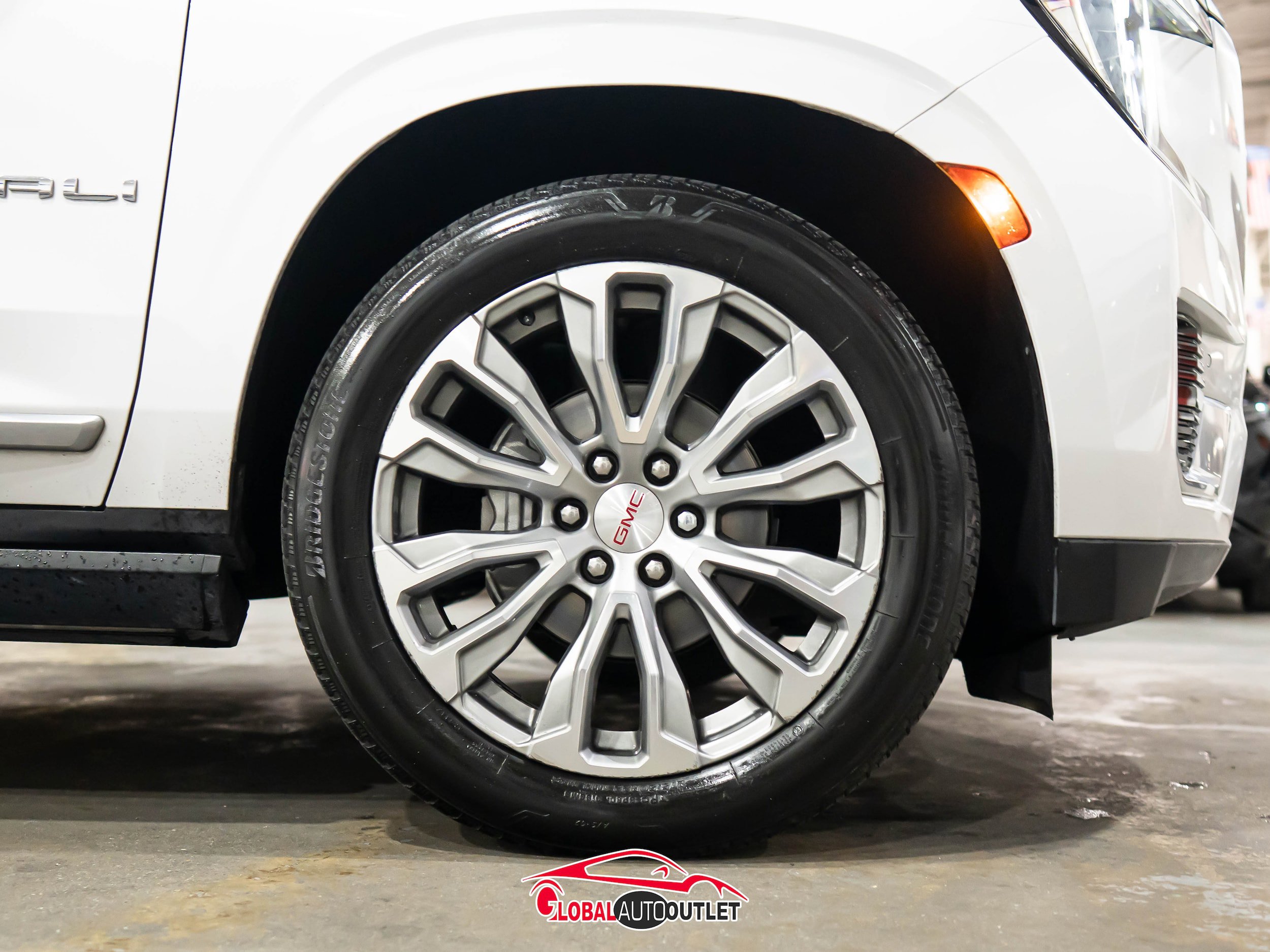 Used 2021 GMC Yukon XL Denali w/ Denali Ultimate Package AWD/4WD image 10