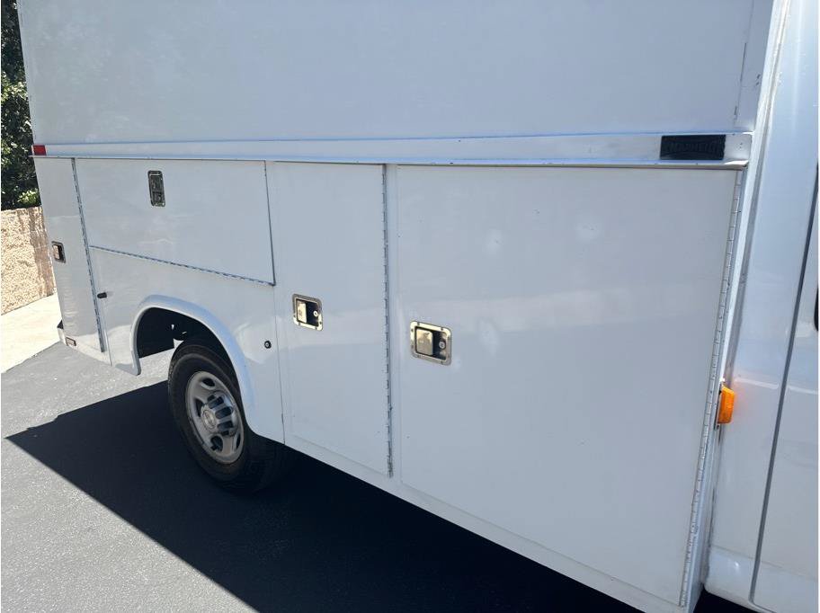 Used 2016 Chevrolet Express 3500 w/ Chrome Appearance Package RWD image 19