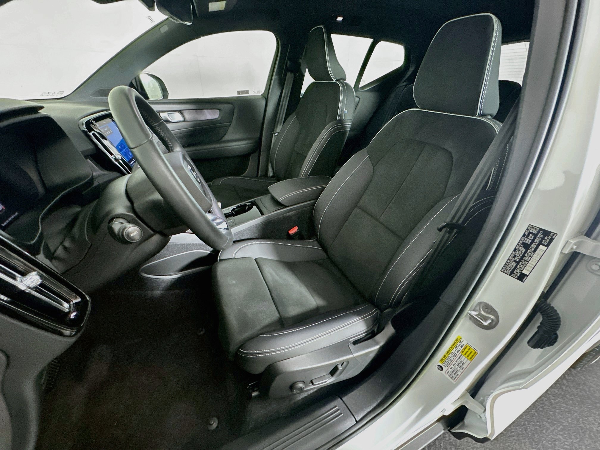 Used 2023 Volvo XC40 Recharge Plus AWD/4WD image 13