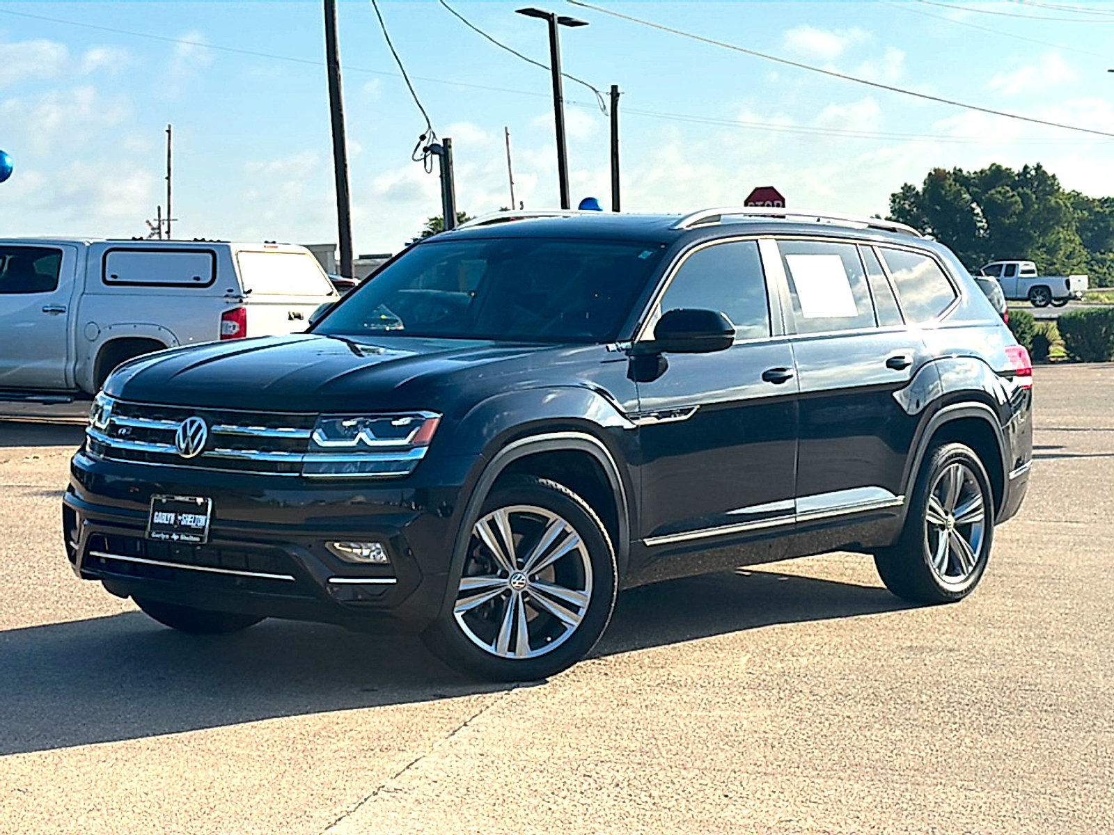 Used 2018 Volkswagen Atlas SEL w/ R-Line Package AWD/4WD image 2