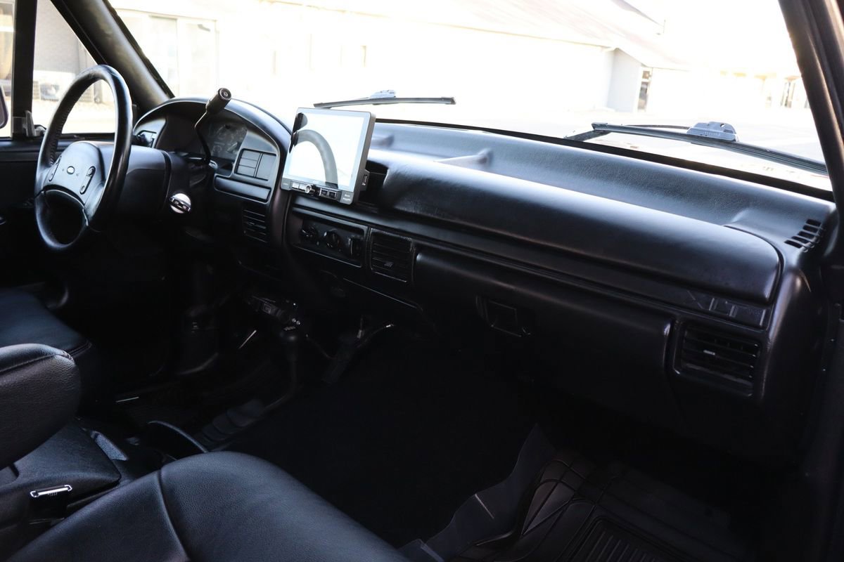 Used 1993 Ford Bronco XLT image 16