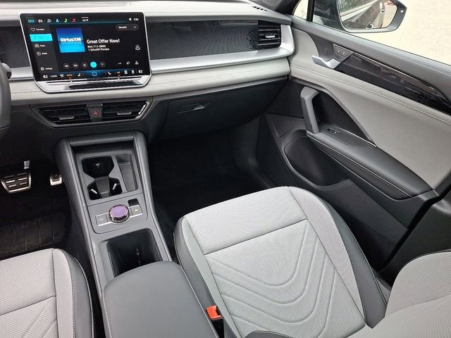 Certified 2025 Volkswagen Tiguan SE R-Line AWD/4WD image 16