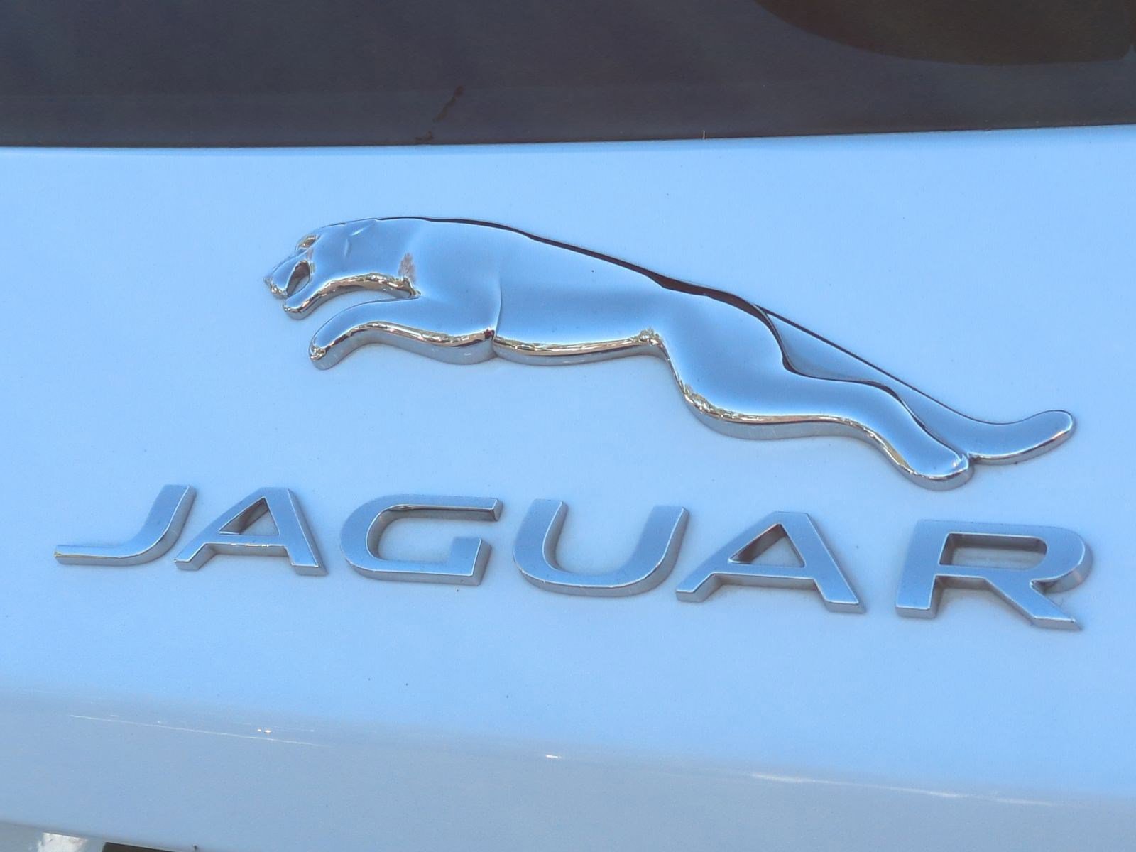 Used 2020 Jaguar E-PACE SE image 9