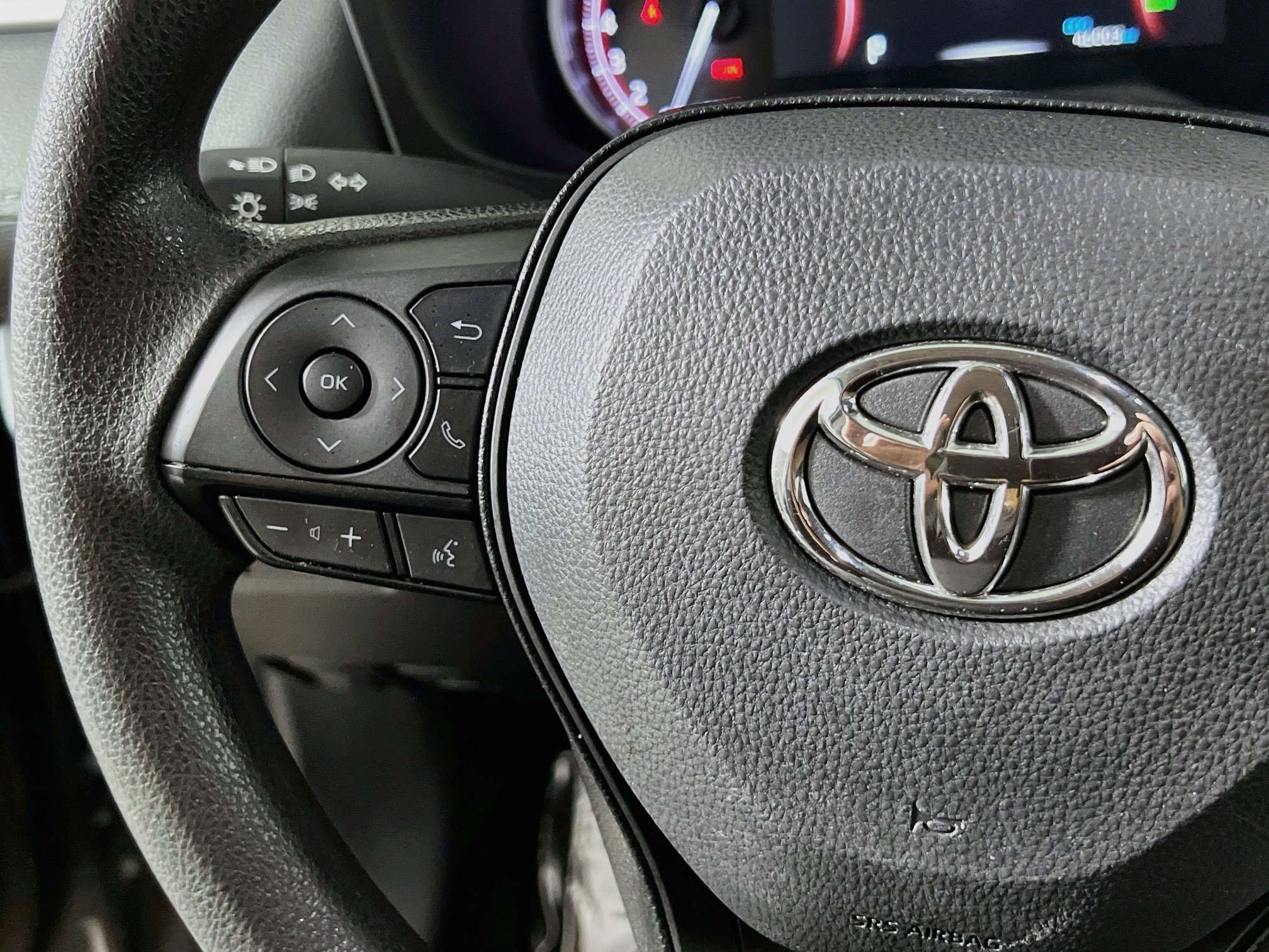 Used 2025 Toyota RAV4 XLE FWD image 19