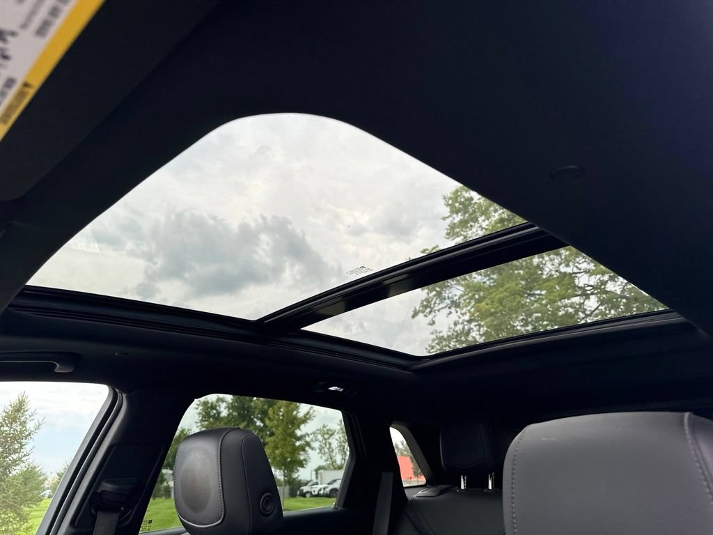 Used 2020 Cadillac XT5 Premium Luxury w/ LPO, Floor Liner Package AWD/4WD image 6