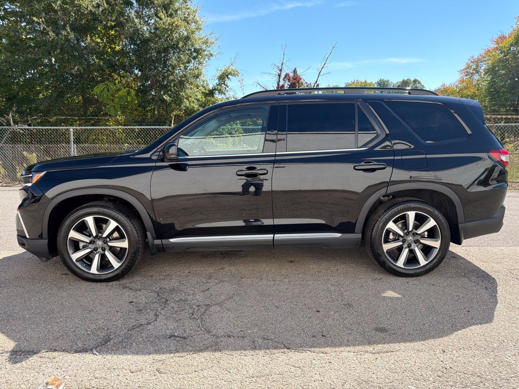 Used 2025 Honda Pilot Elite image 5