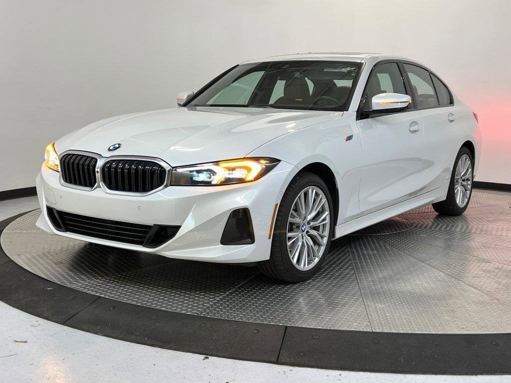 Used 2023 BMW 330i xDrive Sedan w/ Premium Package image 3