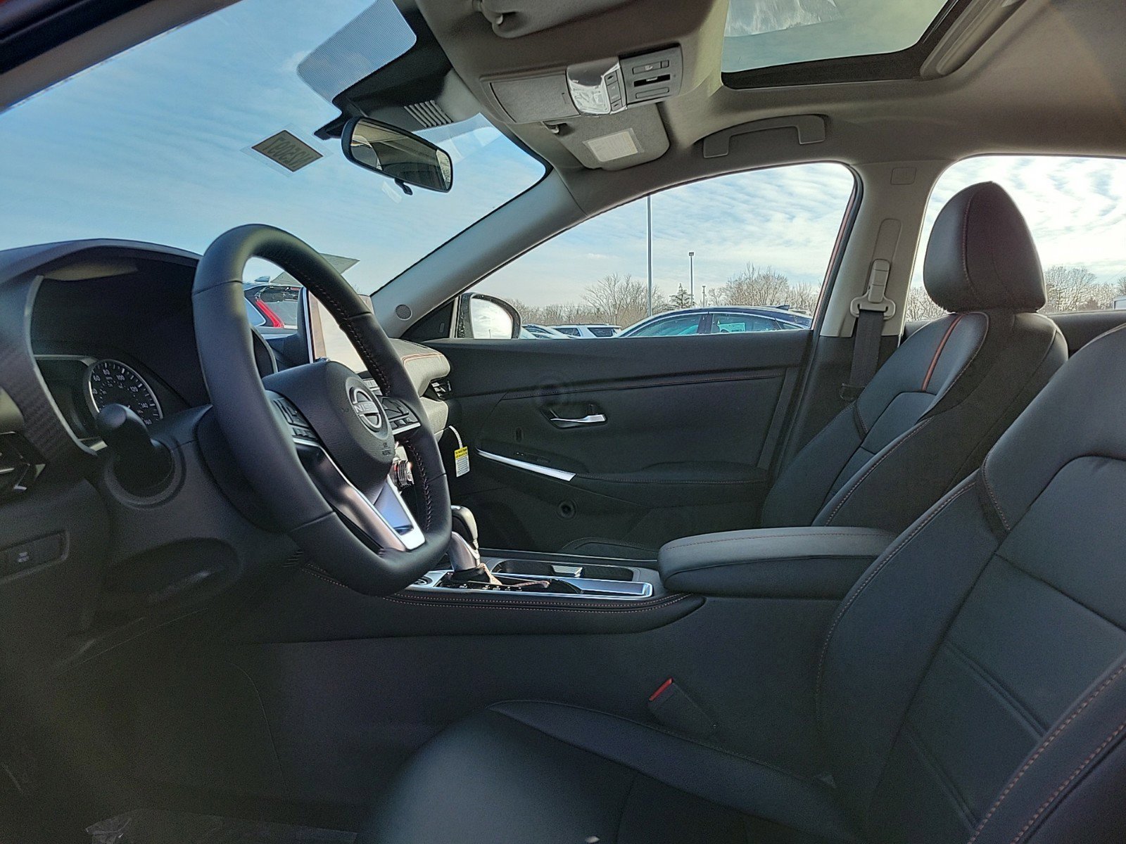 Used 2025 Nissan Sentra SR w/ SR Premium Package image 15