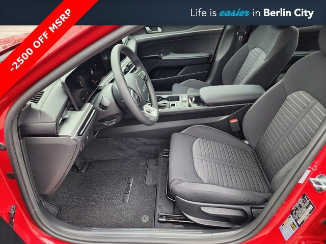 New 2025 Kia K5 LXS image 16