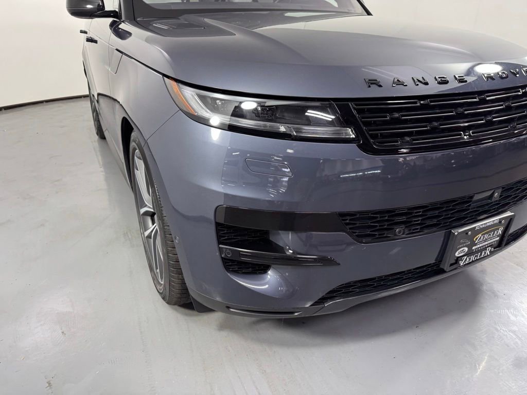 Used 2023 Land Rover Range Rover Sport SE AWD/4WD image 3
