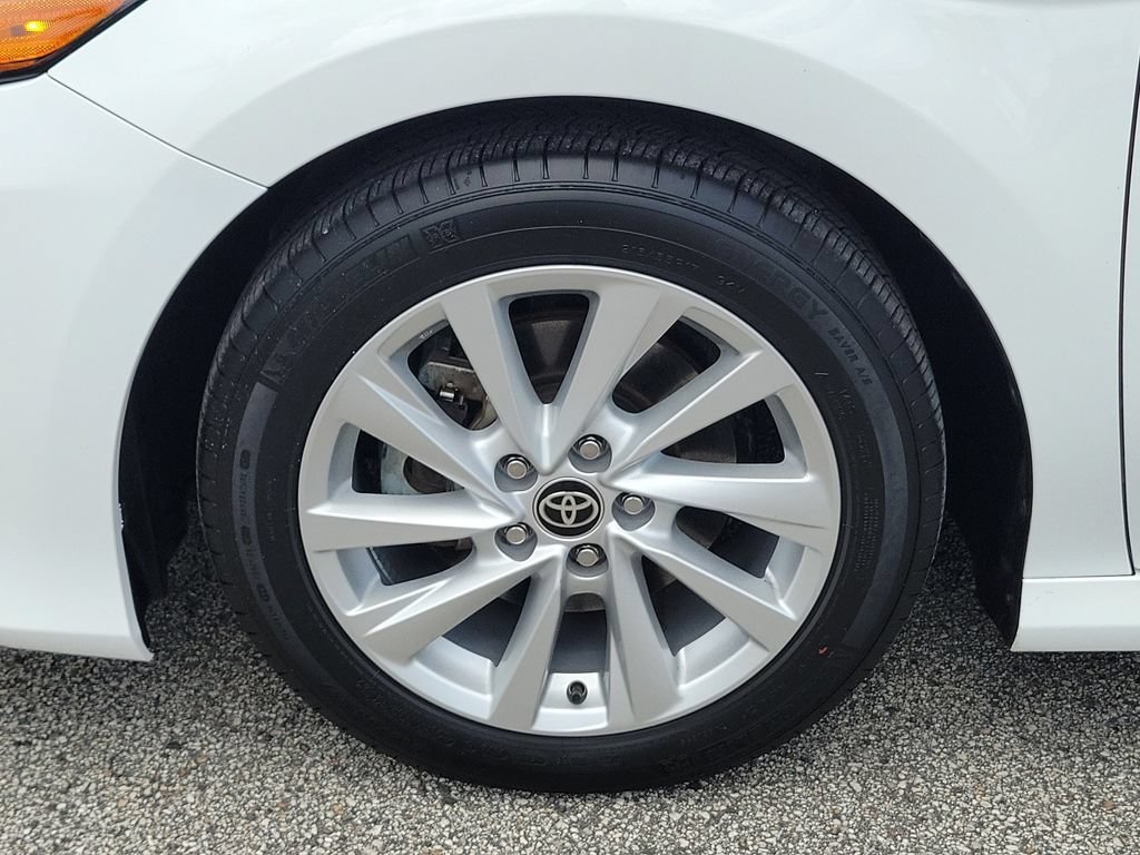 Used 2022 Toyota Camry LE FWD image 6