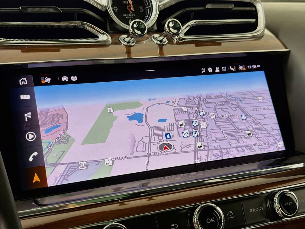 Used 2023 Bentley Bentayga AWD/4WD image 13