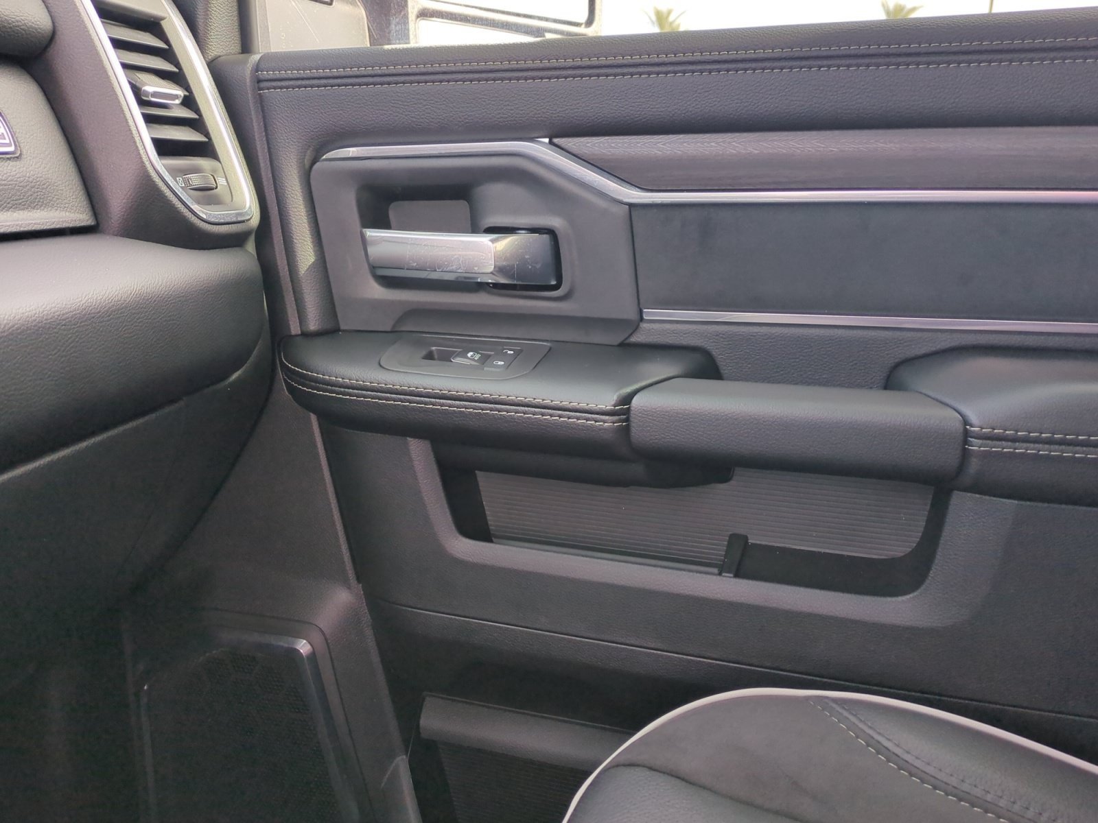 New 2026 RAM 2500 Laramie w/ Sport Appearance Package AWD/4WD image 16