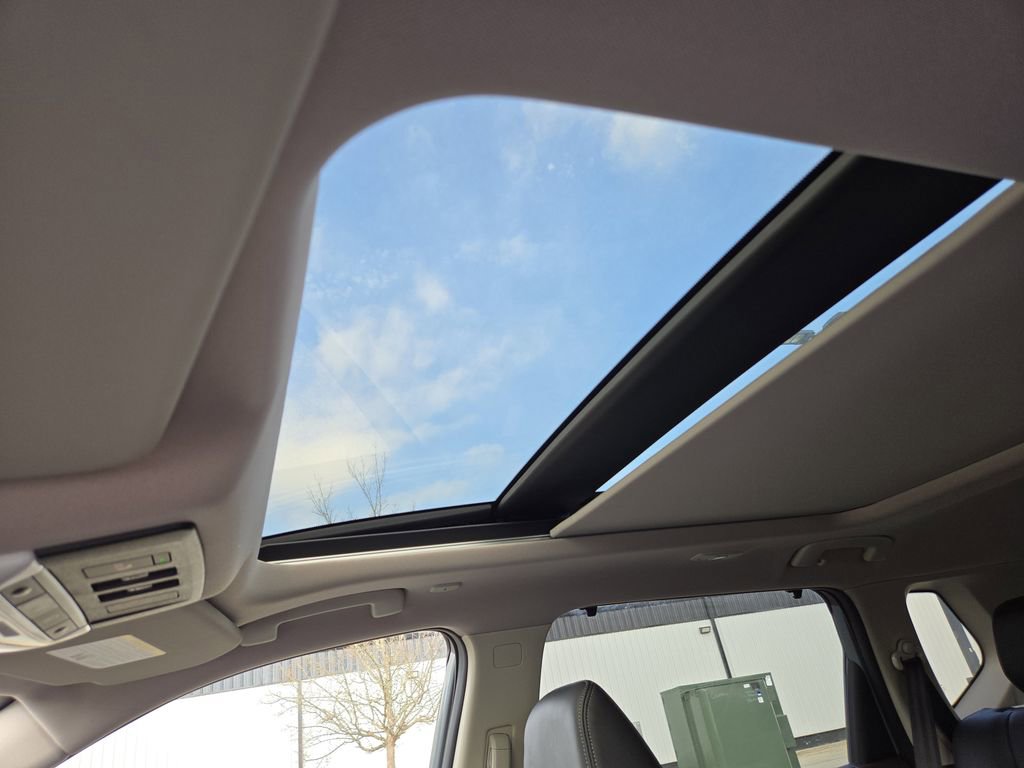 Used 2023 Nissan Rogue Platinum w/ Platinum Premium Package image 18