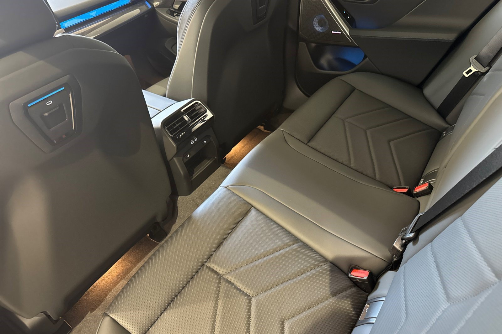 New 2026 BMW i5 M60 AWD/4WD image 24