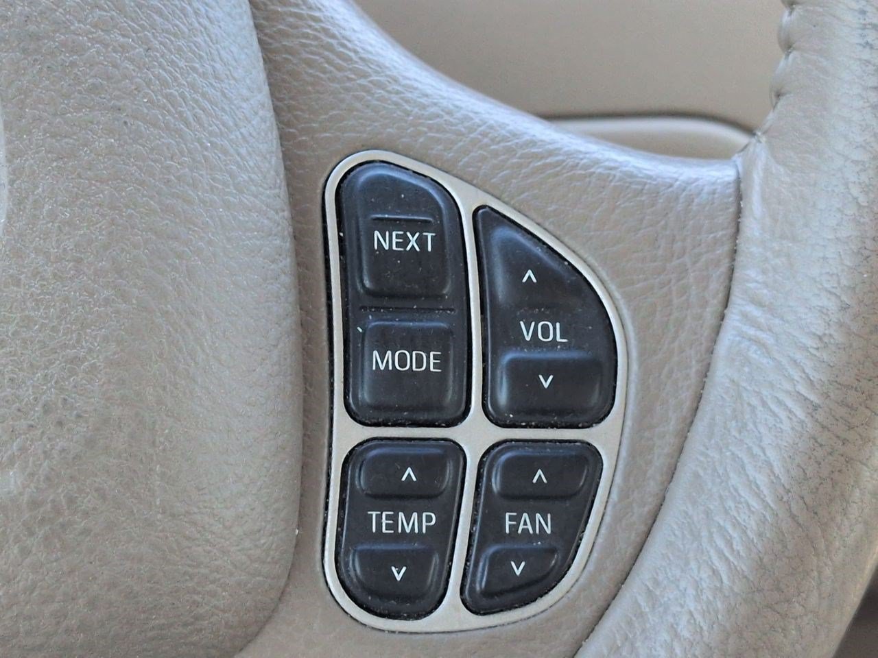 Used 2003 Lincoln Town Car Executive RWD image 22