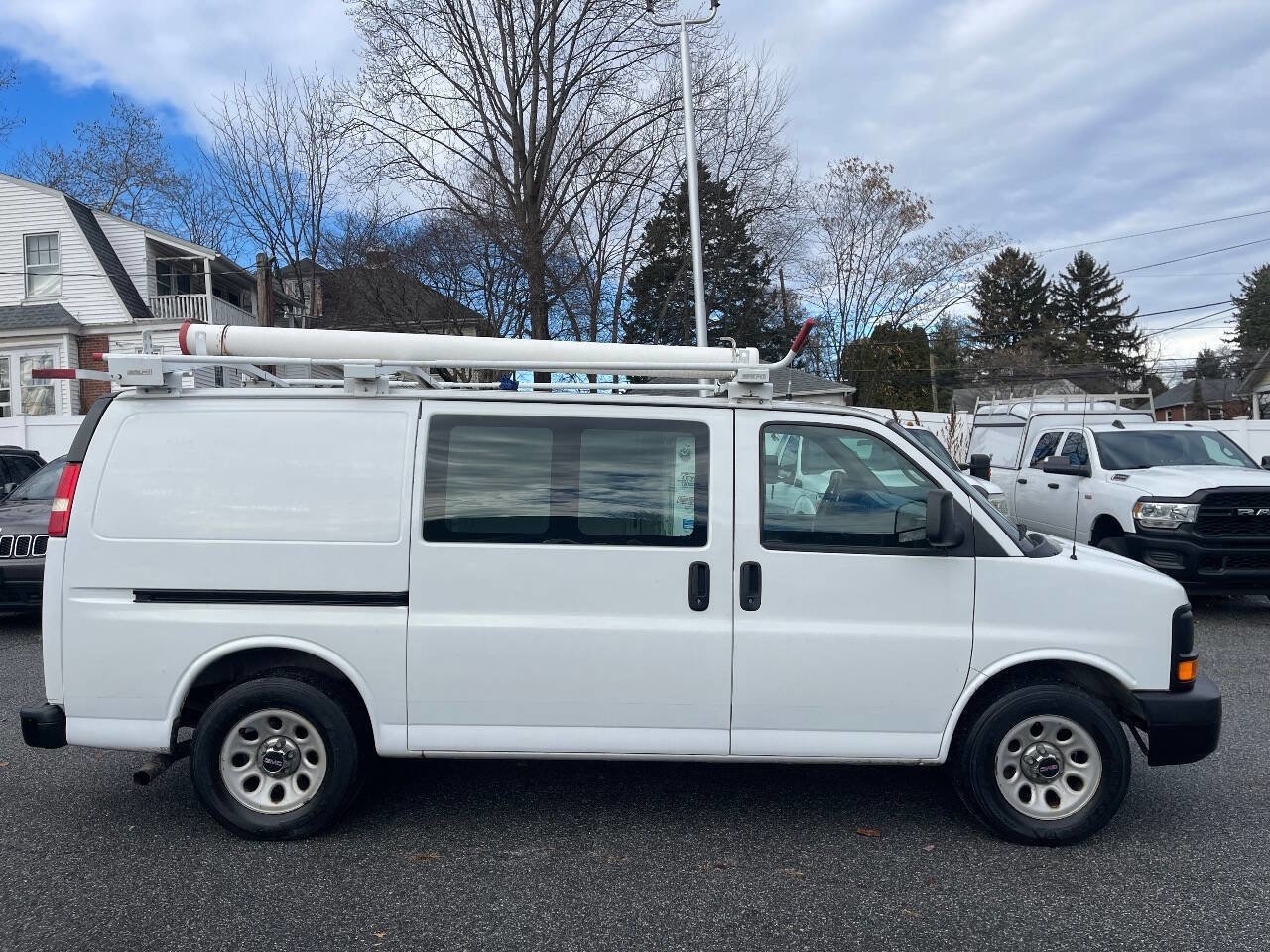 Used 2014 GMC Savana 1500 AWD image 7