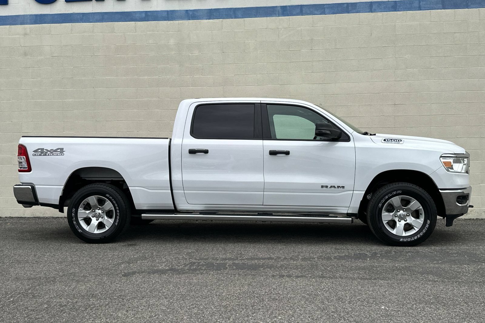 Used 2023 RAM 1500 Big Horn AWD/4WD image 3