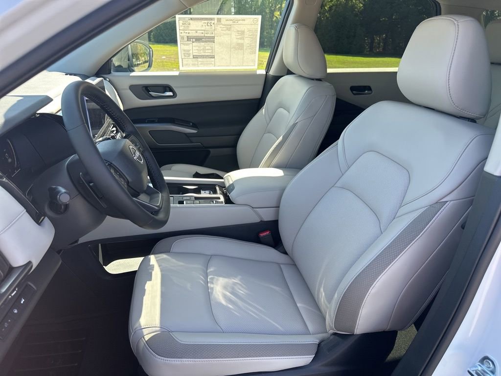 New 2026 Nissan Pathfinder SL FWD image 10