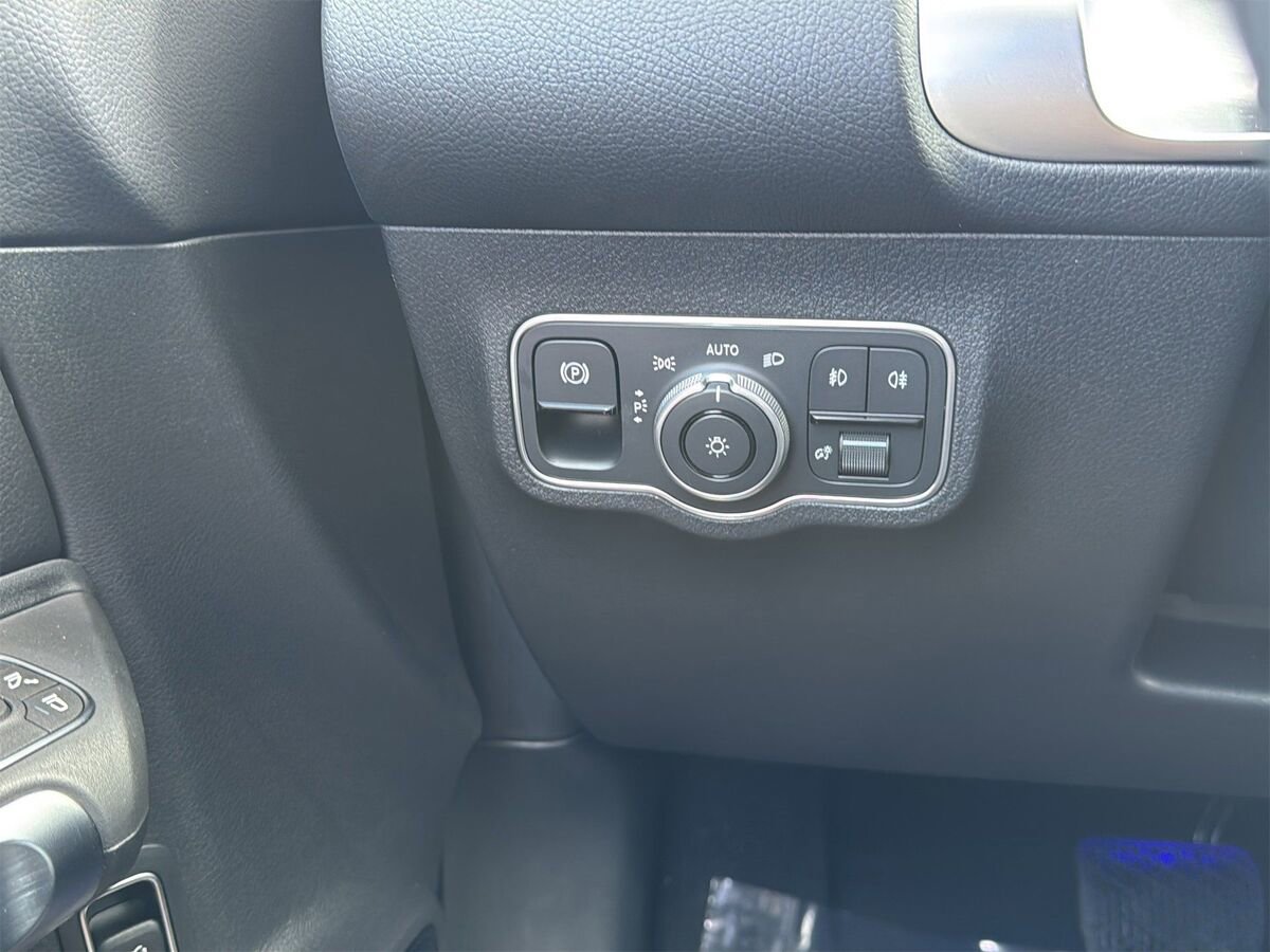 New 2026 Mercedes-Benz GLB 250 image 21