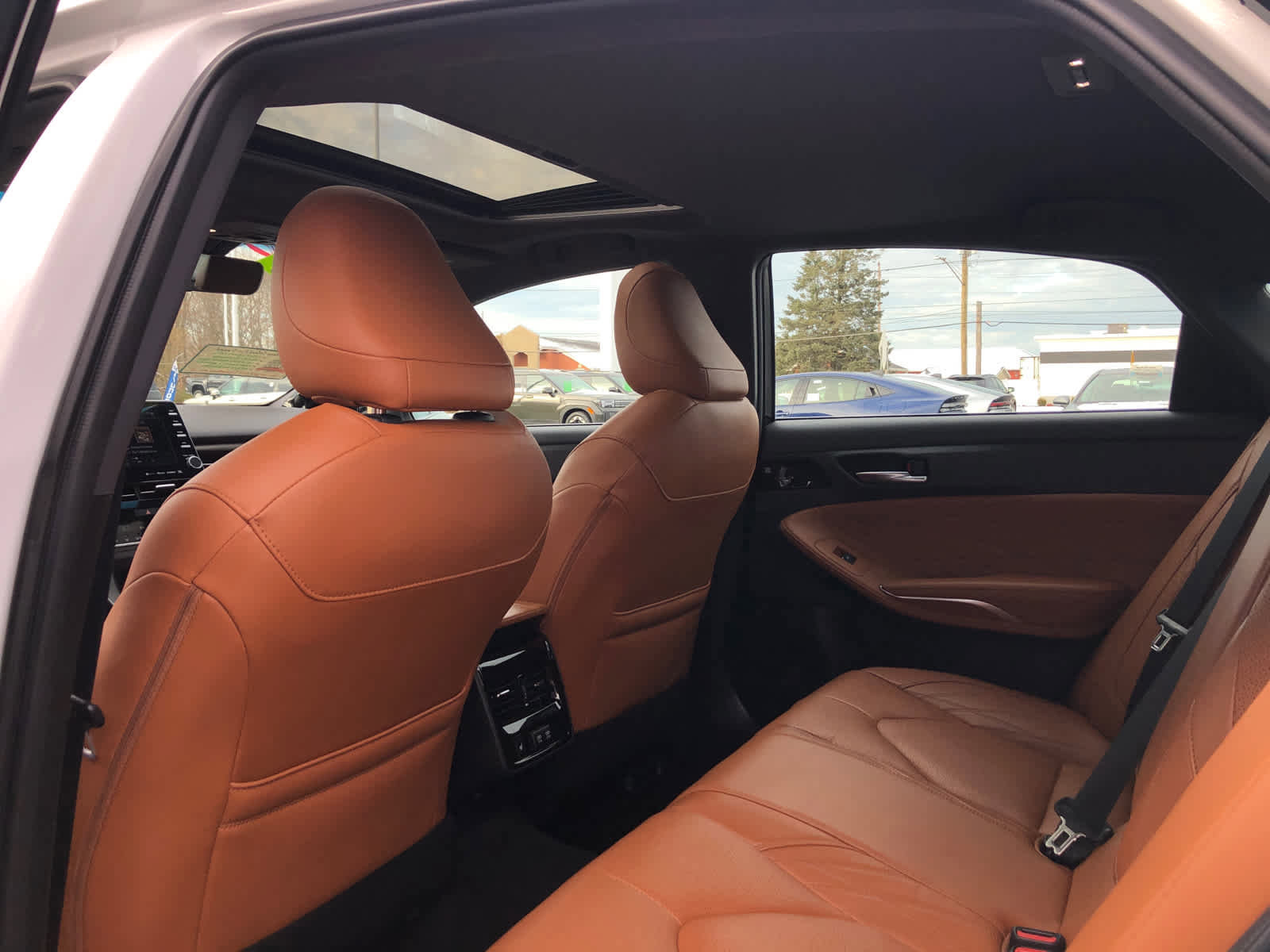 Used 2019 Toyota Avalon Limited image 19