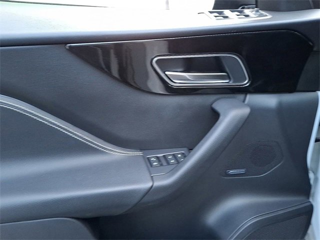 Used 2017 Jaguar F-PACE R-Sport image 12