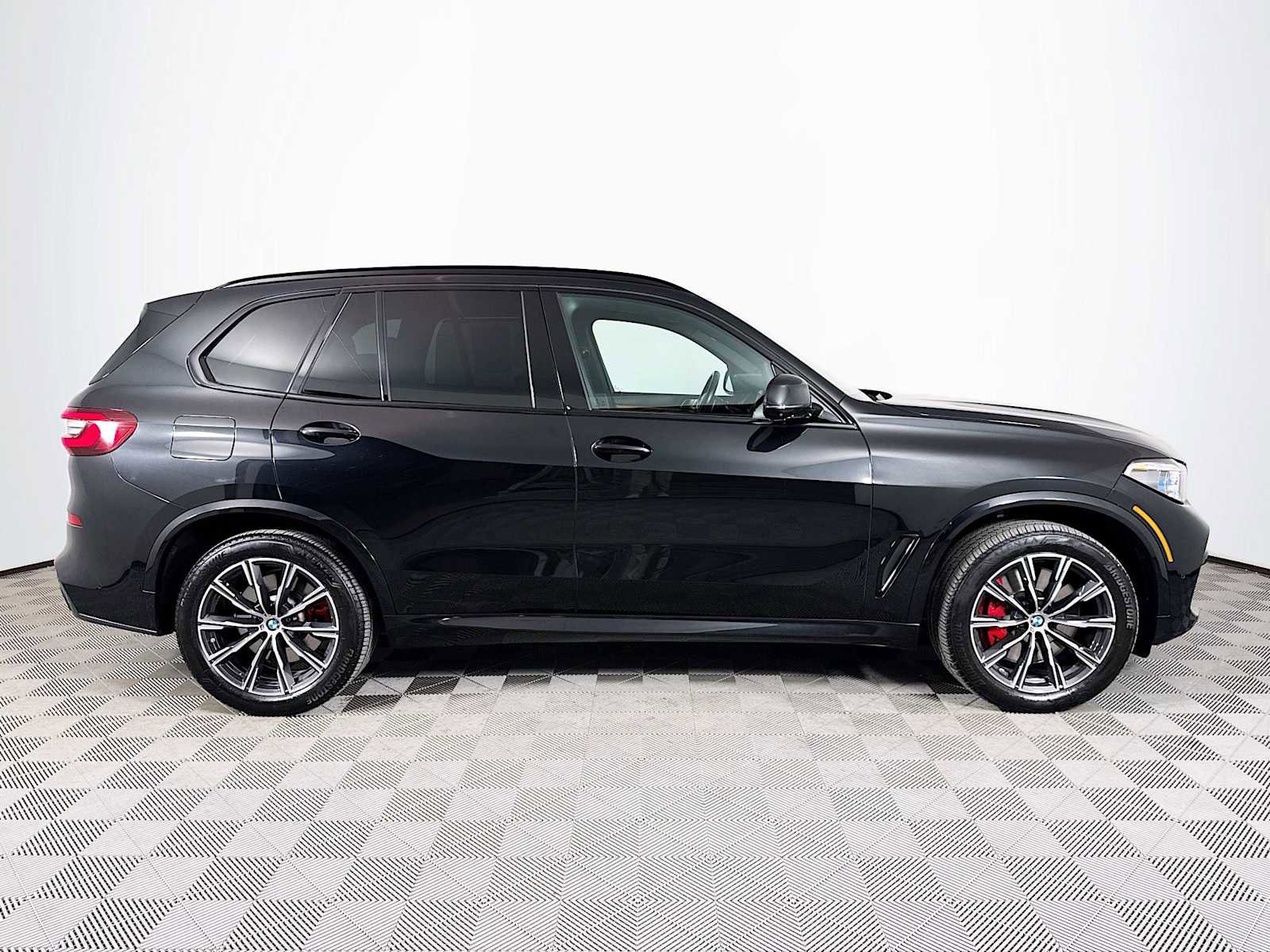 Used 2023 BMW X5 M50i w/ Executive Package image 4