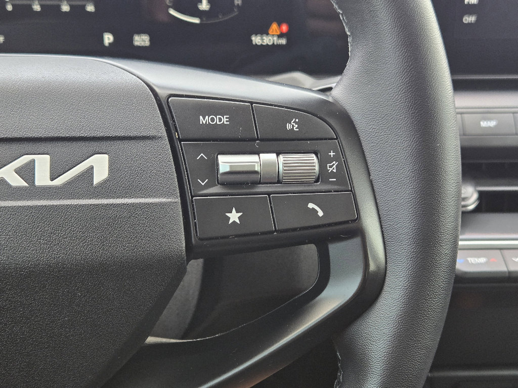 Used 2025 Kia K4 EX image 28