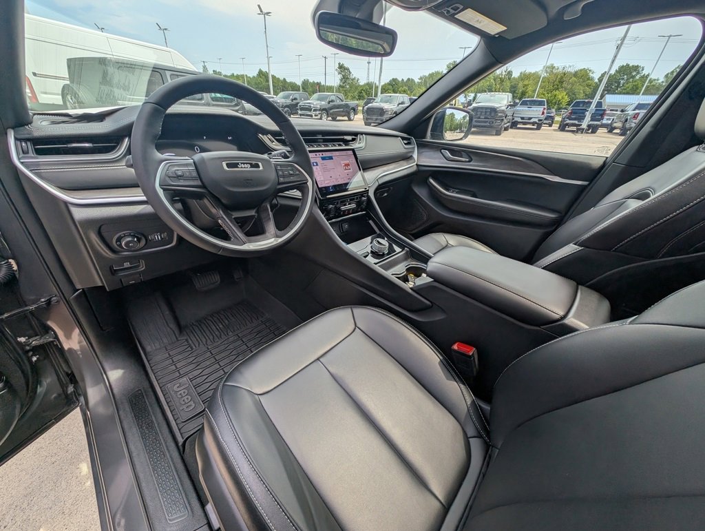 Used 2024 Jeep Grand Cherokee Limited image 12