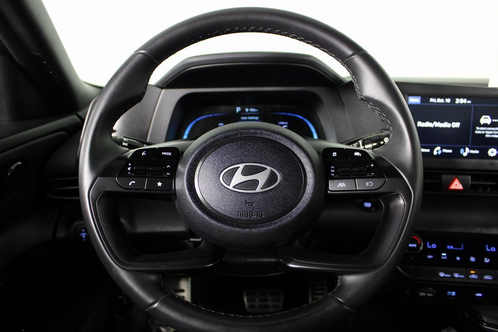 Certified 2025 Hyundai Elantra Sport image 20