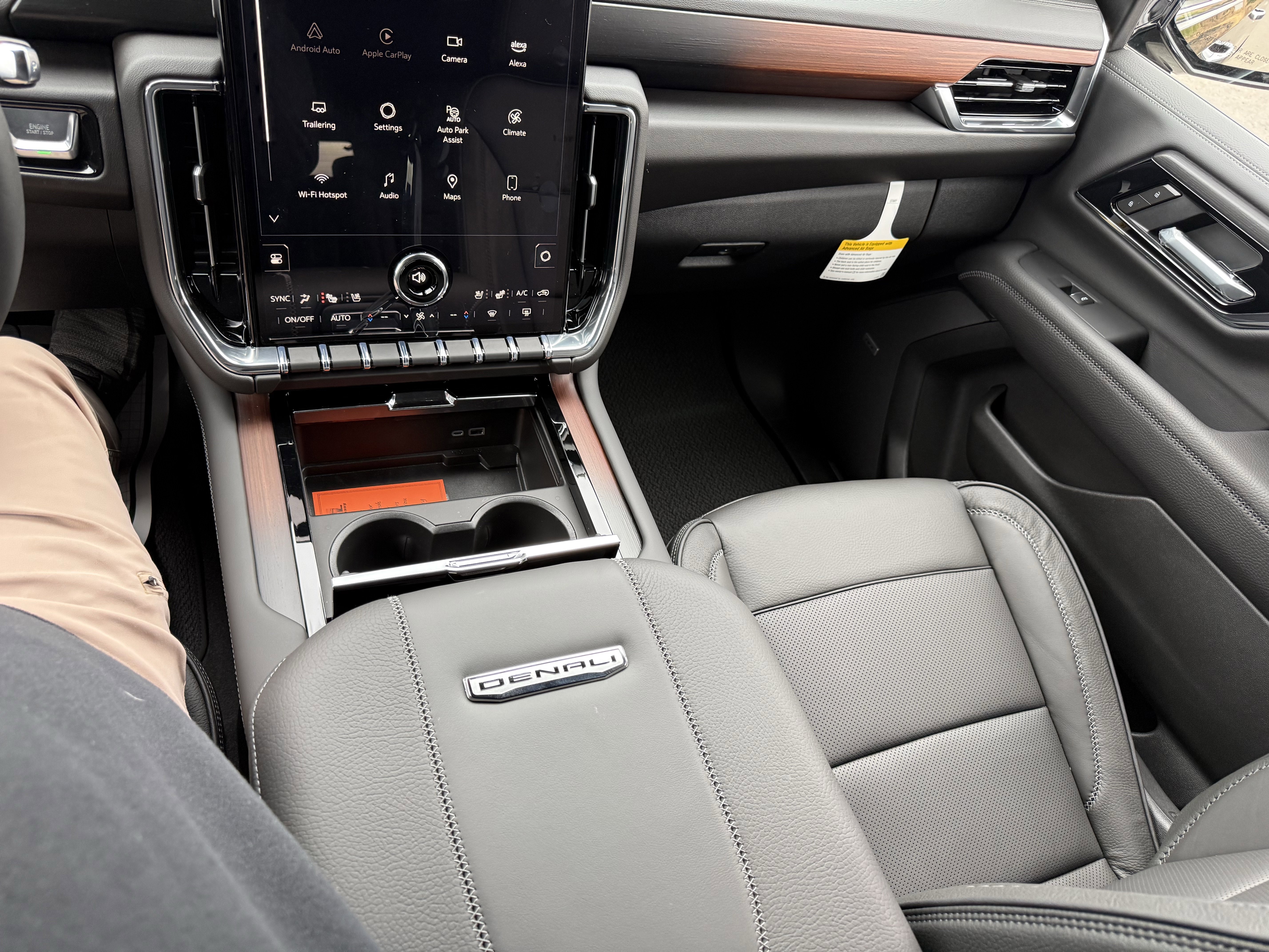 New 2025 GMC Yukon XL Denali w/ Sun & Power Step Package image 14