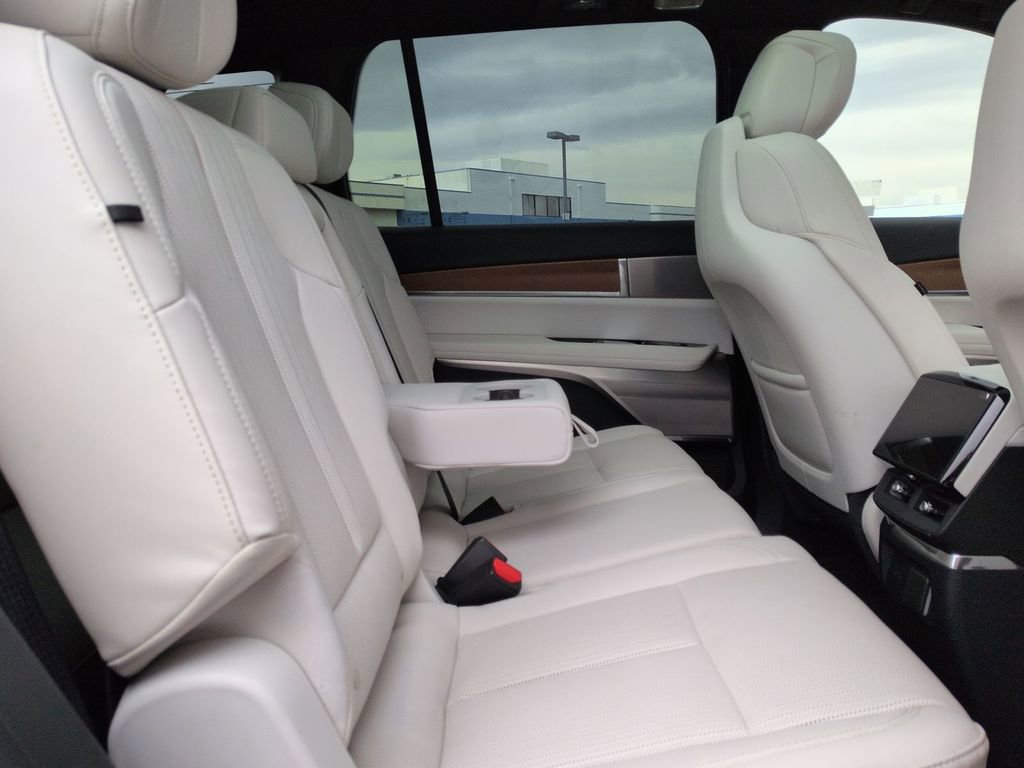 Certified 2026 Cadillac Vistiq Sport image 43