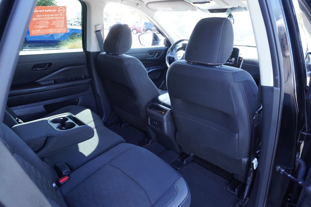 Used 2025 Nissan Pathfinder SV FWD image 11