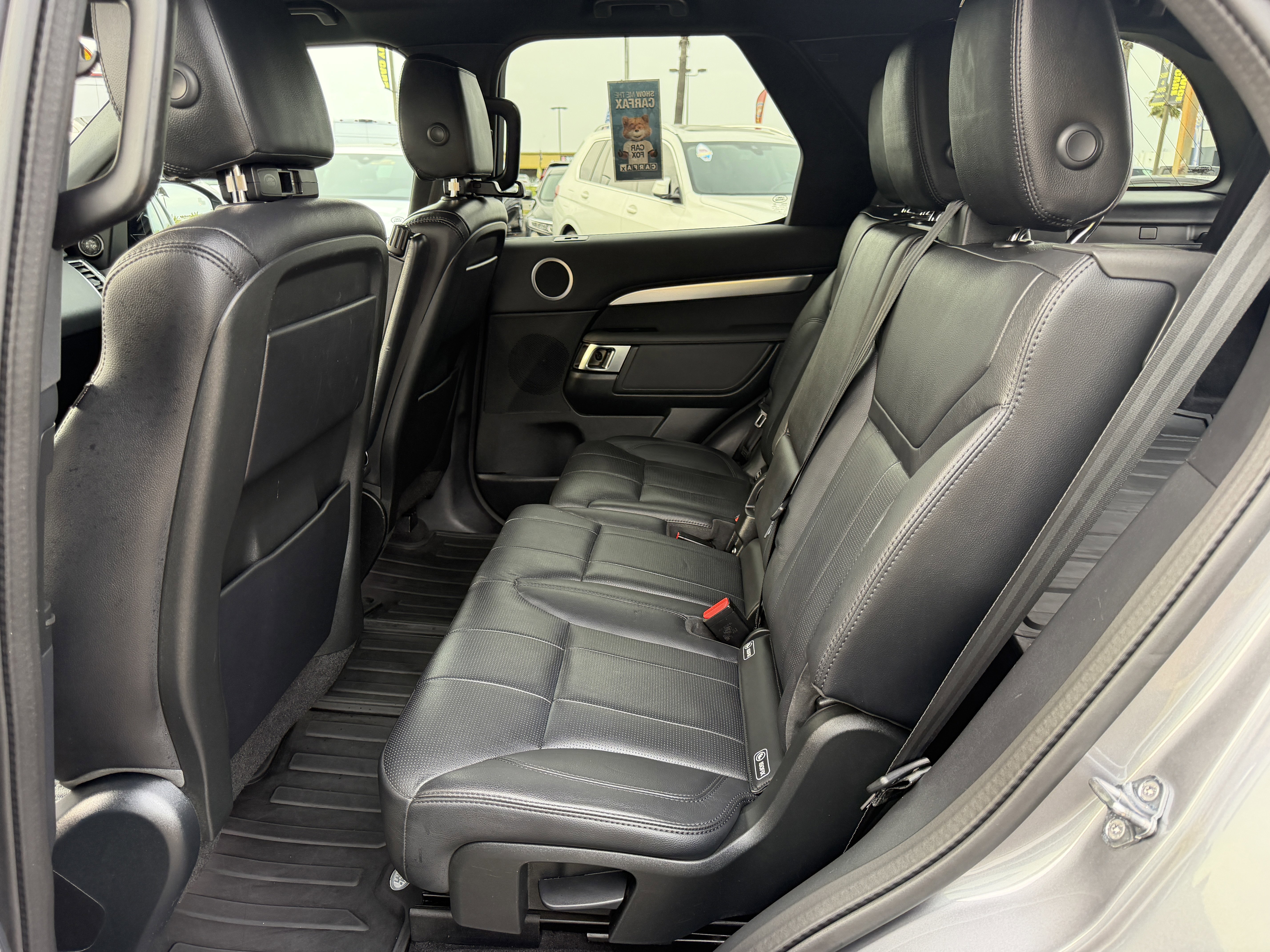 Used 2020 Land Rover Discovery Landmark AWD/4WD image 11