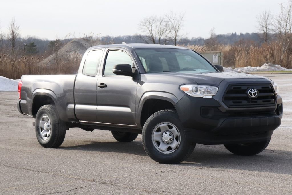Used 2017 Toyota Tacoma SR video 2