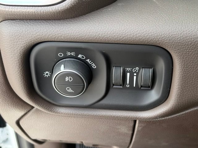 New 2026 RAM 2500 Laramie AWD/4WD image 29