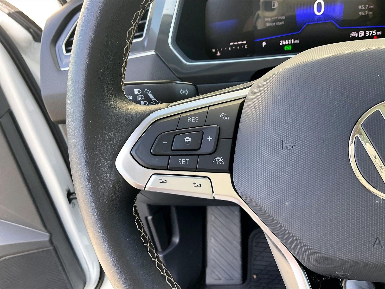 Certified 2023 Volkswagen Tiguan SE FWD image 18