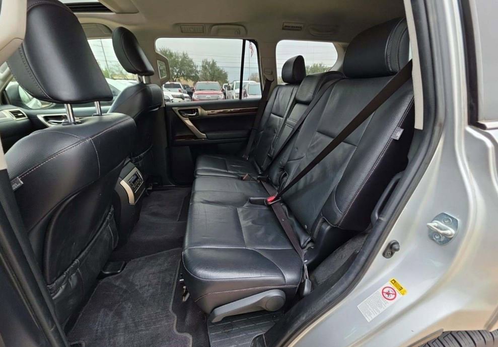 Used 2017 Lexus GX 460 Premium w/ Premium Package image 11