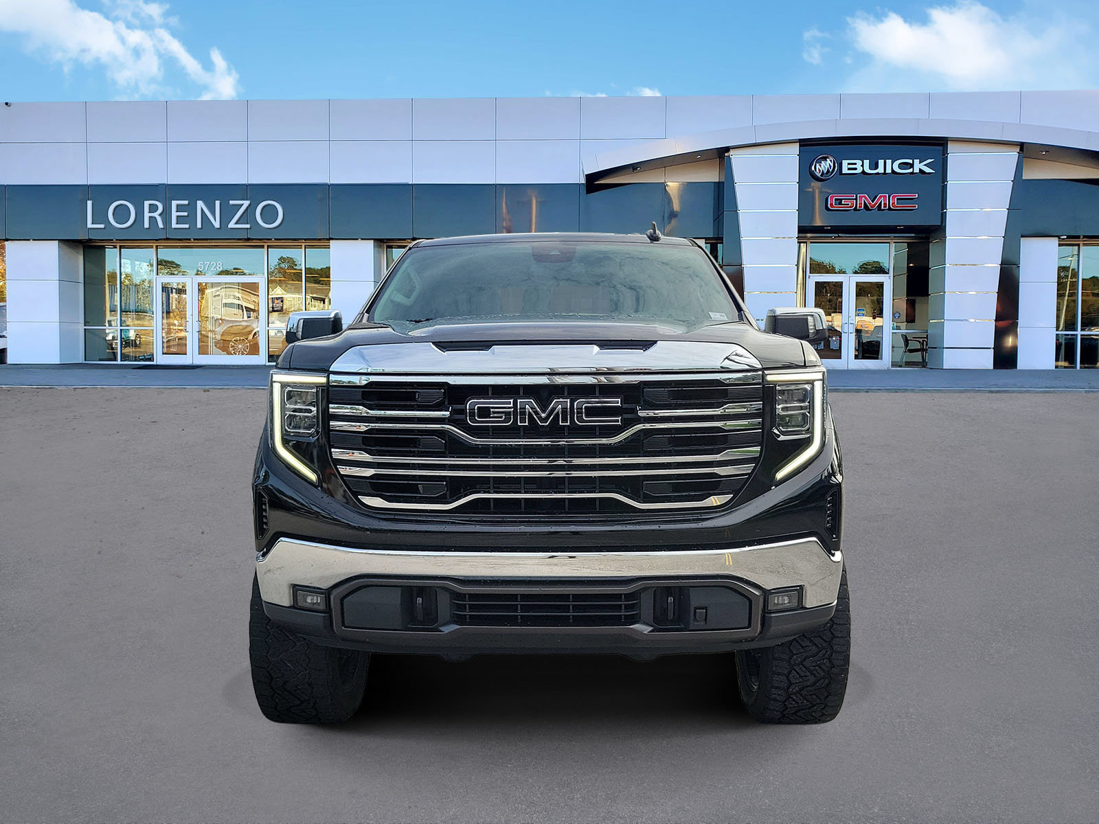 Used 2023 GMC Sierra 1500 SLT w/ SLT Premium Package RWD image 2
