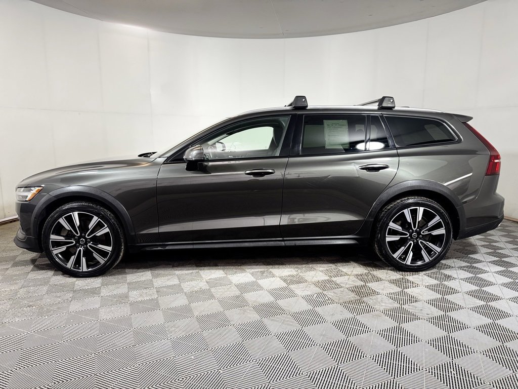 Used 2021 Volvo V60 T5 Cross Country w/ Protection Package image 5