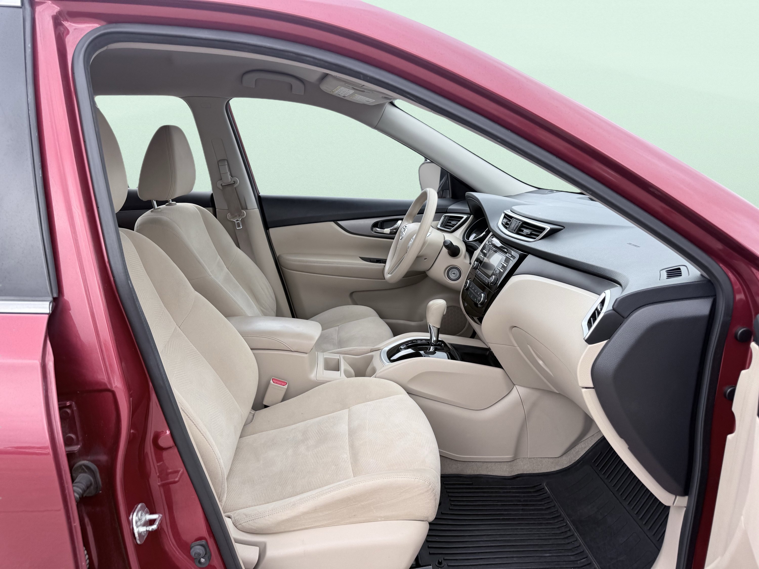 Used 2015 Nissan Rogue S FWD image 39