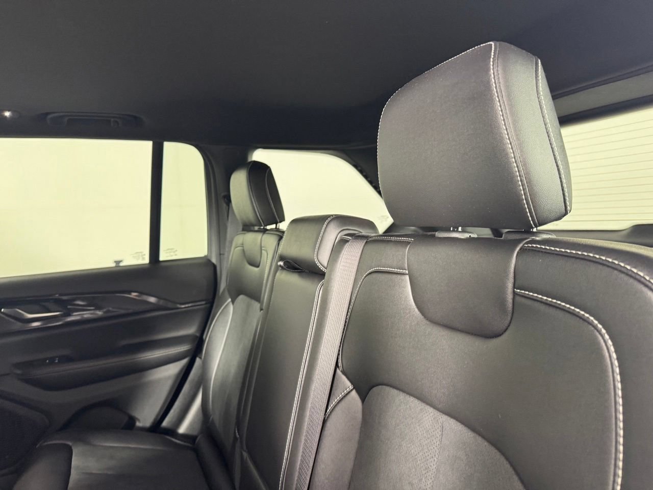 Used 2023 Jeep Grand Cherokee Altitude AWD/4WD image 29