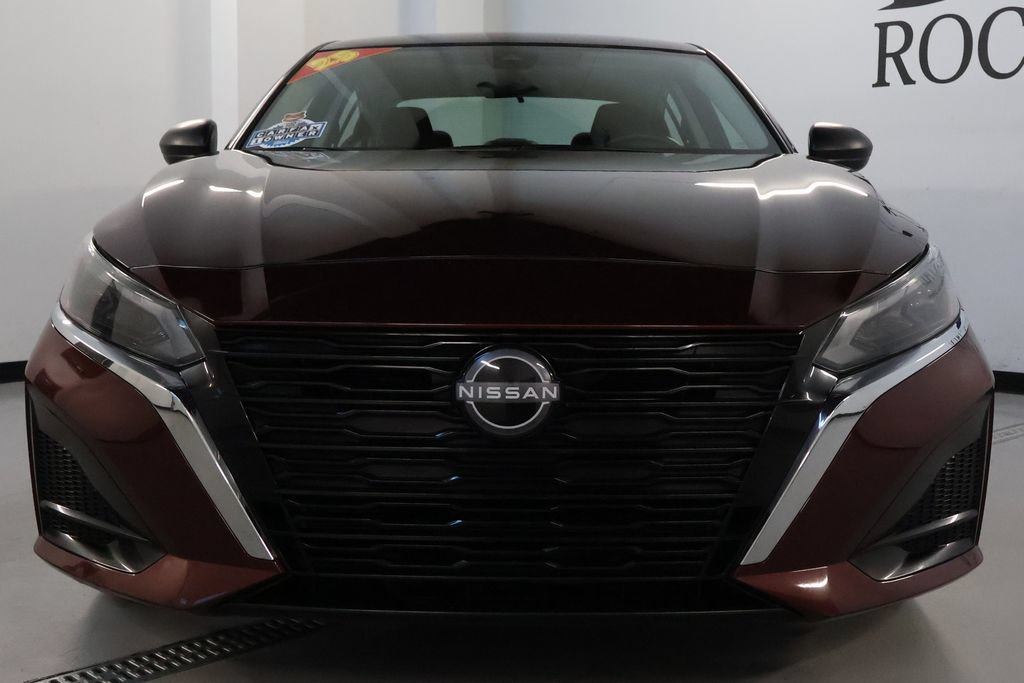Used 2025 Nissan Altima 2.5 SV AWD/4WD image 2