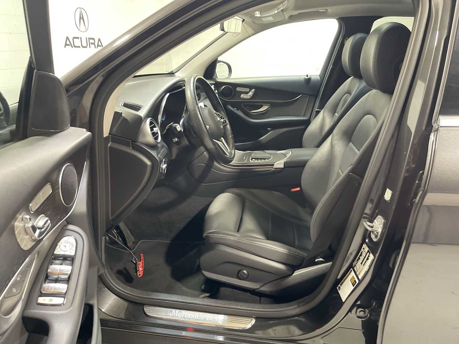 Used 2021 Mercedes-Benz GLC 300 4MATIC image 2