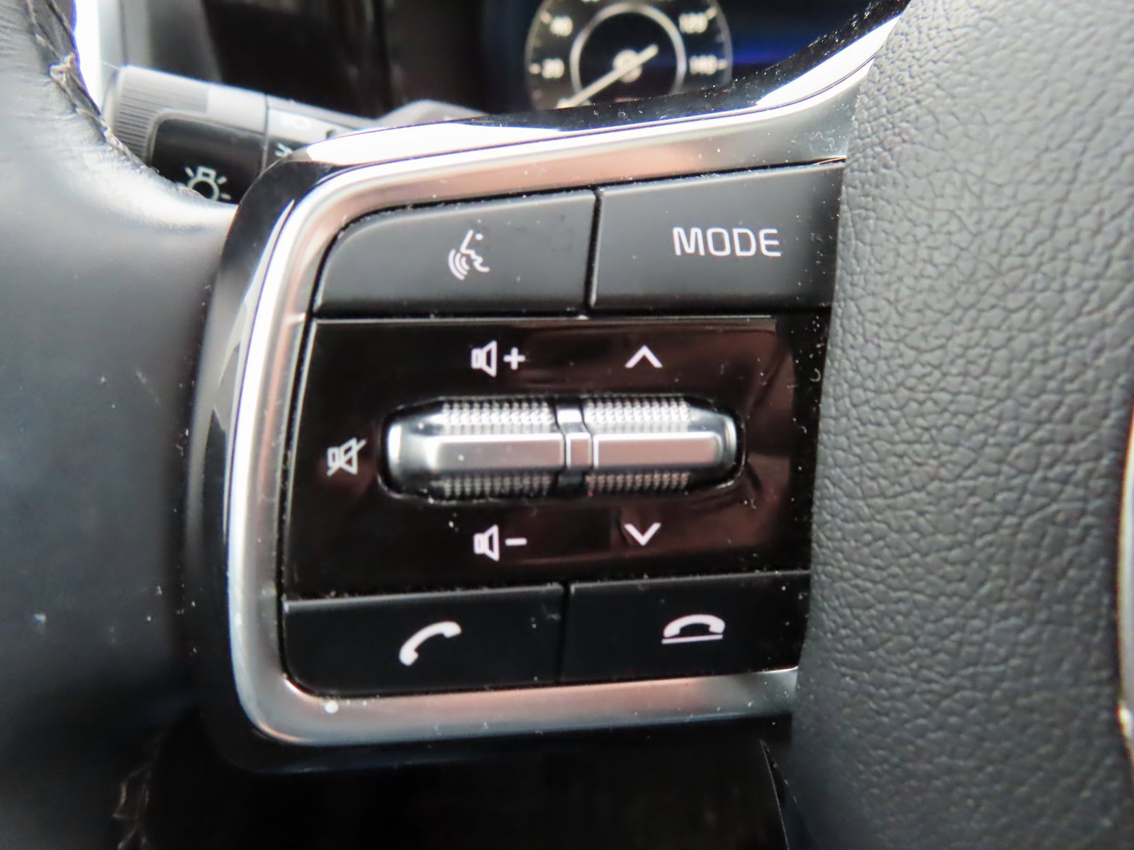 Used 2023 Kia Sorento SX image 19