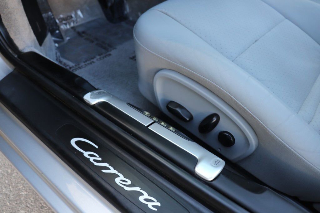 Used 2000 Porsche 911 Cabriolet image 21