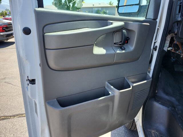 Used 2015 Chevrolet Express 3500 Extended image 15