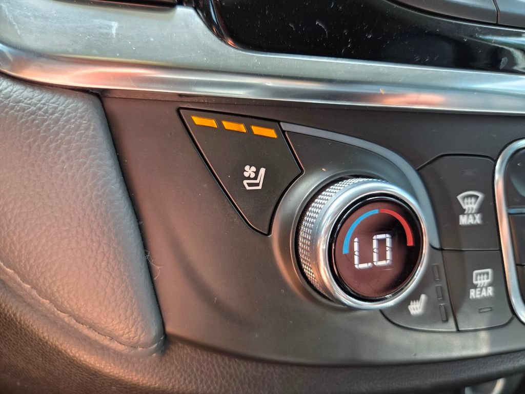 Used 2021 Chevrolet Traverse Premier w/ LPO, Floor Liner Package AWD/4WD image 27