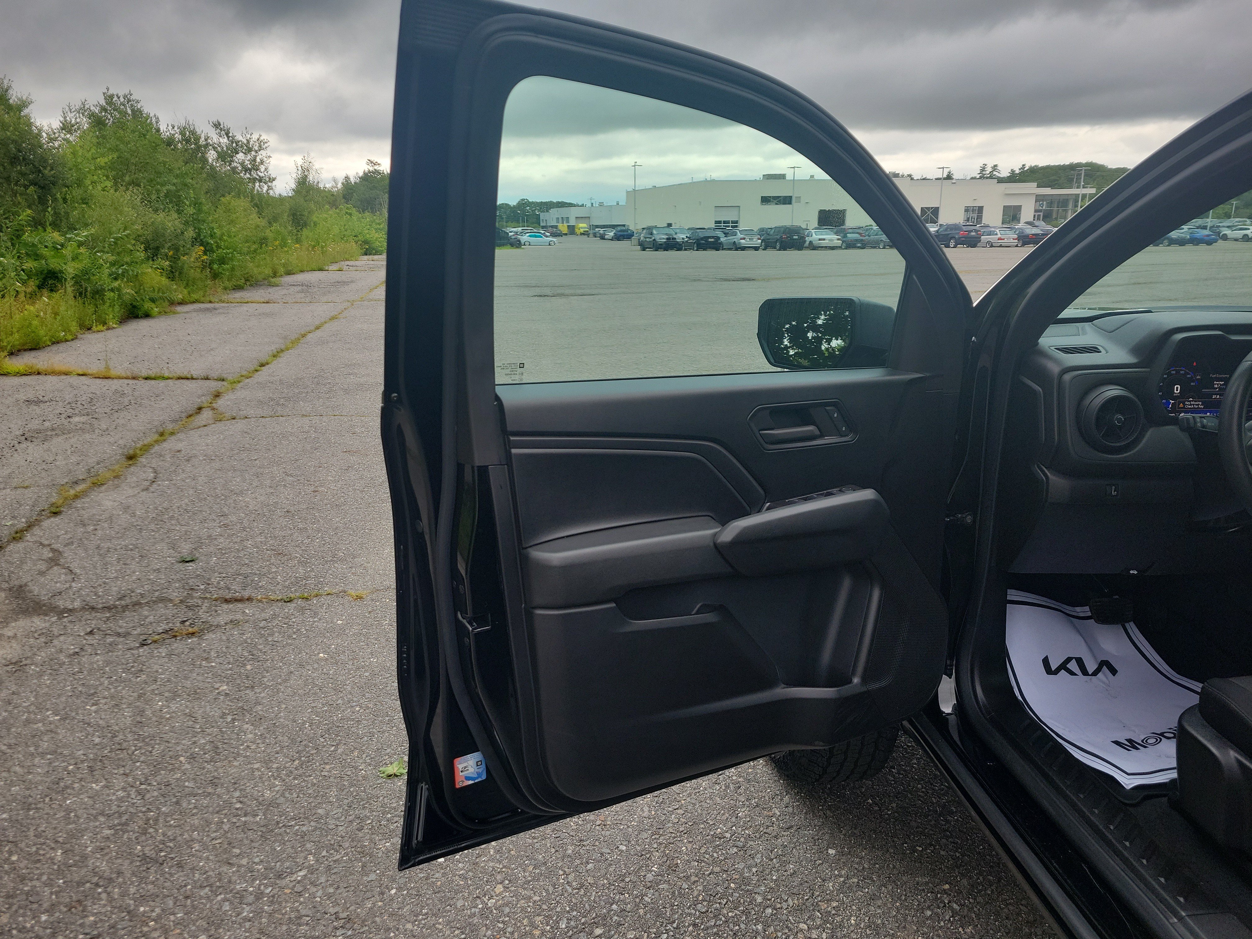 Used 2024 Chevrolet Colorado Trail Boss AWD/4WD image 15
